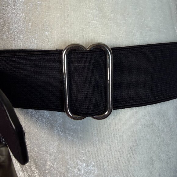Under Armour black stretchy adjustable belt with silver buckle white logo - Picture 6 of 7